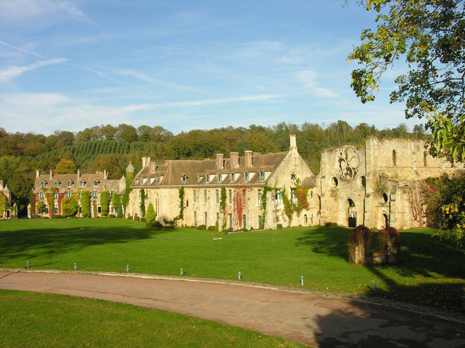 Vaux de Cernay abbey